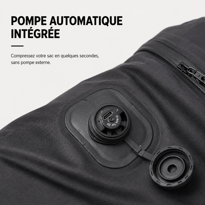 Pompe automatique integree du sac HIVizio Compress, port USB-C et bouchon d'etancheite en gros plan